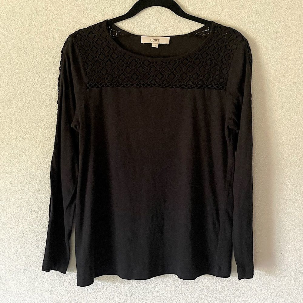 Like New! LOFT Black Lightweight Long-Sleeve Lace Detail Top. Size Small.